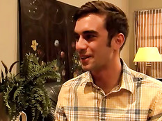 Молодая Capri Anderson мастурбирует в присутствии инопланетянина