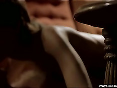 Белый мужчина на полу отодрал возбуждённую мулатку Halle Berry