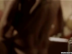 Белый мужчина на полу отодрал возбуждённую мулатку Halle Berry