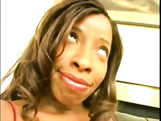 Грудастая мулатка Vanessa Blue отсасывает и дрочит член сиськами