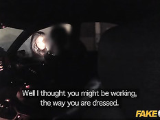 Полицейский снял на улице чёрную шлюху и оттрахал в позе раком