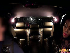 Полицейский снял на улице чёрную шлюху и оттрахал в позе раком