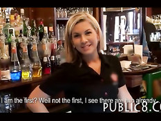 Паренёк уломал на отсос и секс молодую светловолосую барменшу