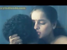 Застенчивая индийская девушка занимается сексом со своим парнем