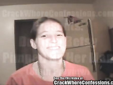 Молодая американская шлюха с маленькой грудью курит и сосёт хуй