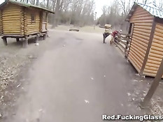 Парень в подъезде многоэтажки оттрахал молодую русскую девку