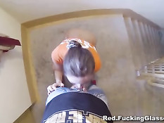 Парень в подъезде многоэтажки оттрахал молодую русскую девку