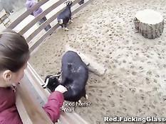 Парень в подъезде многоэтажки оттрахал молодую русскую девку