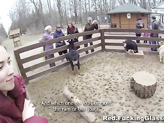 Парень в подъезде многоэтажки оттрахал молодую русскую девку