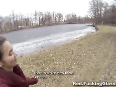 Парень в подъезде многоэтажки оттрахал молодую русскую девку