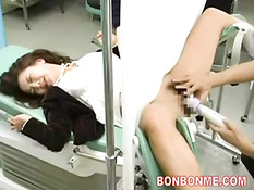 Японскую женщину в медицинской клинике оттрахали вибратором