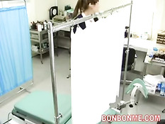 Японскую женщину в медицинской клинике оттрахали вибратором