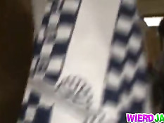 Милые японские девчонки дрочат парням и ебут себя вибраторами