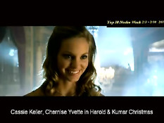 Девушки снимают лифчики и купаются в море вместе с бойфрендом