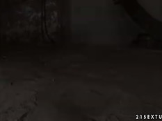 Горячая блондинка снимает чёрное платье и ебёт вибратором в анус