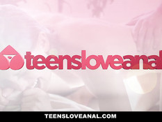 Брюнеточка Miranda Miller отсосала парню и дала оттрахать в анал