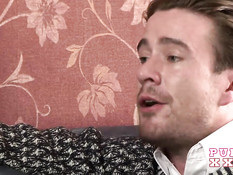 Мужчина оттрахал на диване светловолосую сиськастую студентку