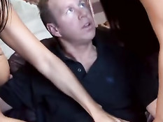 Секс мужика с двумя сисястыми женщинами с интимными стрижками