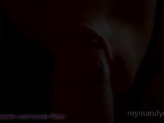 Брюнетка Mandy Flores делает сладкий минет и дрочит член ногами