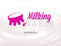 Девушка в сетчатой розовой тунике уложила парня и сделала минет