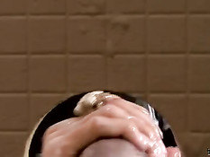 Просунутый в дырку член заливает спермой брюнетку Nessa Devil