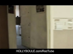 Светловолосая французская дама в тёмных очках ебётся с парнями