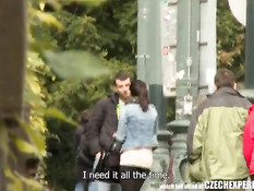 Молодая чешская шалава отсасывает и ебётся в ближайшем парке