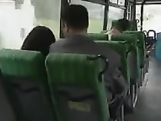 Японская девка дрочит своему мужчине член в городском автобусе