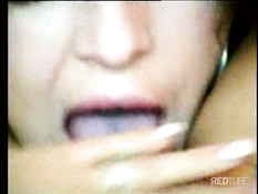 Лесбиянка Taylor St. Claire на кровати занимается сексом с подругой