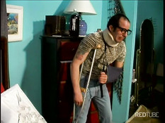 Лесбияночки April Flowers и Shay Sweet суют в киски фаллоимитатор