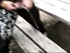 Испанский гей в бейсболке дрочит и отсасывает в публичных местах