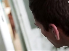 Молодой белый гей познакомился с чёрным пареньком и дал в анал