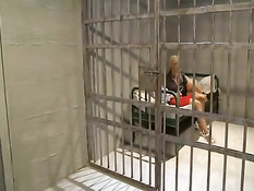 Охранник ебёт в камере похотливых сук Jessica Moore и Lucy Belle