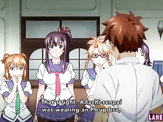 Грудастая хентай девчонка с красными волосами показывает сиськи