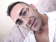 Кудрявой испанской девке смазали очко смазкой и отъебали в анал