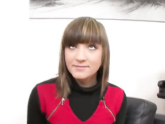 Скромная русская девка после отсоса оттрахана на порно кастинге