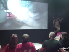 Жёны отсасывают и дают отлизать клитор в немецком свинг клубе