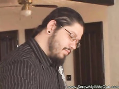 Татуированная жена брюнетка выебана в бритую писю в свинг клубе