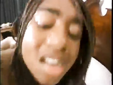 Негр с большим членом оттрахал на кровати двух молодых мулаток