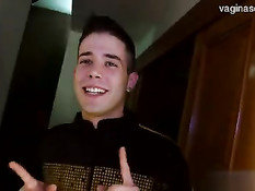 Парень в презервативе оттрахал симпатичную девушку Angel Rivas