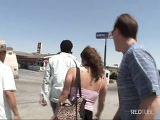 Парни подвезли и отъебали в фургоне развратную молодую шалаву