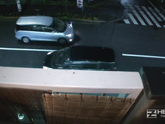 Азиатская девка мастурбирует киску и отсасывает мужику в машине