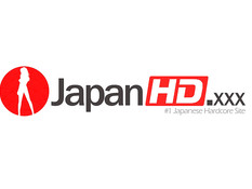 Японская милашка с бритой киской отсасывает и ебётся с приятелем