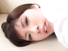 Японская девчонка с хвостиками оттрахала себя в киску фаллосом