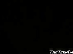 Эти ненасытные молодые шалавы жадно отсасывают мужикам члены