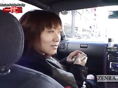 Японская девушка за деньги прогулялась по магазину в голом виде