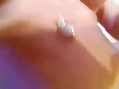 Симпатичная брюнетка показывает свои большие сиси в порно чате