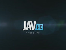 Японская симпатяжка подрочила и отсосала член своему приятелю