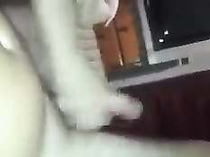 Нежная молодая девка языком и руками довела до семяизвержения