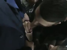 Голубые парни в деловых костюмах ебутся после успешной сделки